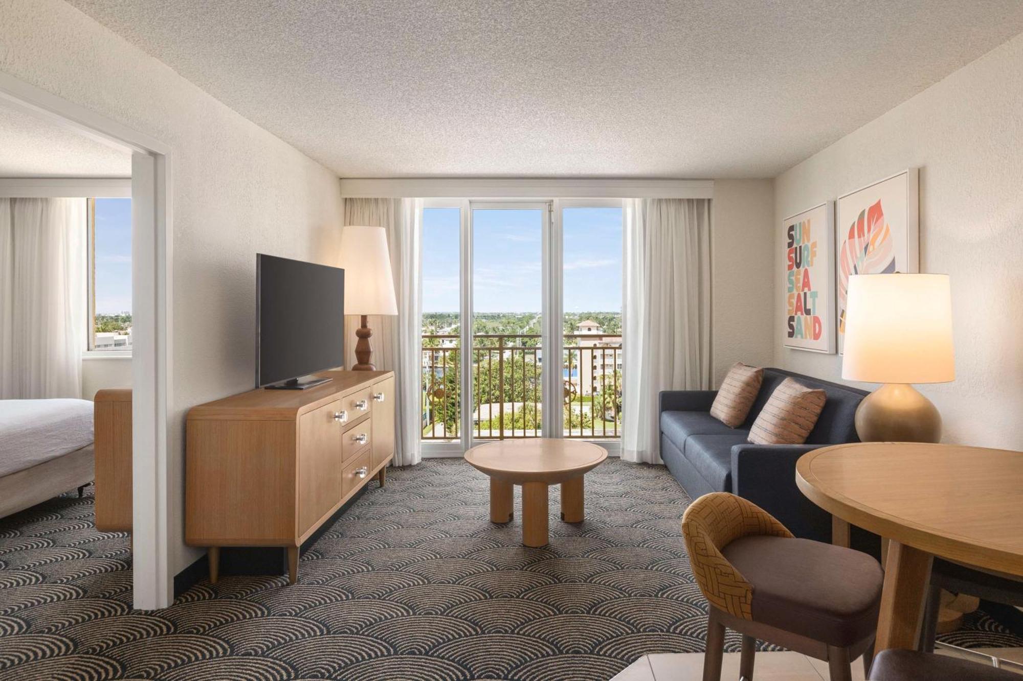 Suite, 1 King Bed, Sunset View, Juliet Balcony