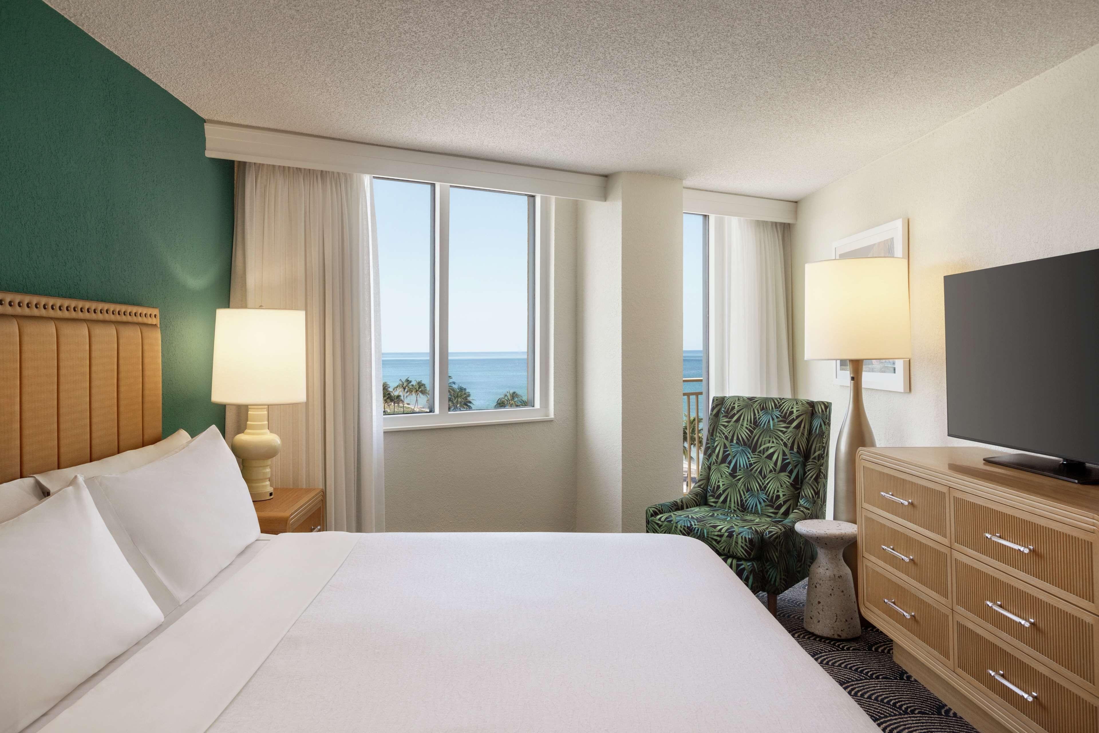 Suite, 1 King Bed, Partial Oceanview, Sit Down Balcony,1557812464:JPEG